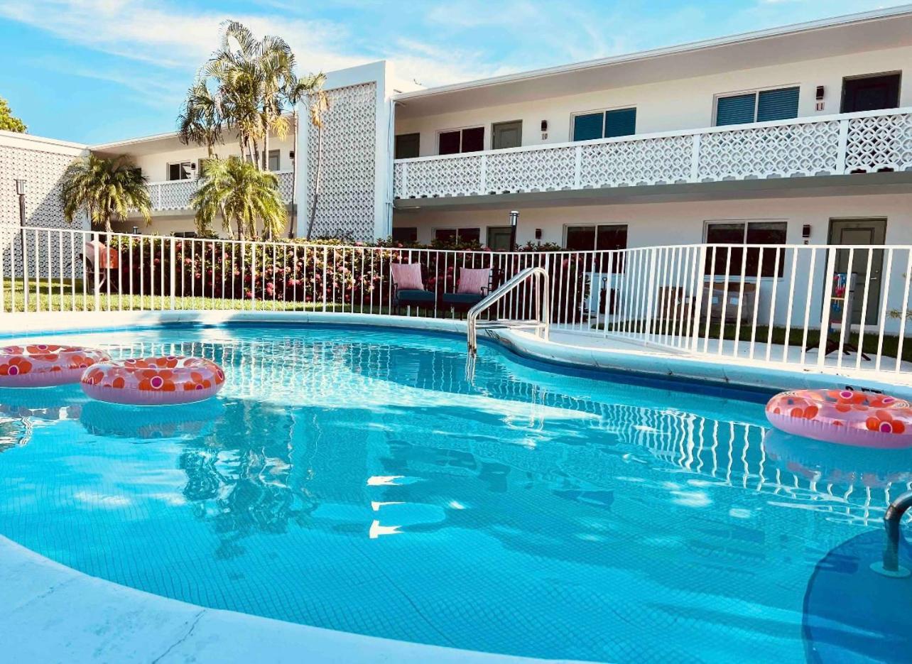 Fernando Flats Appartement Palm Beach Shores Buitenkant foto